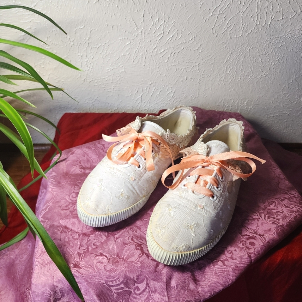 Vintage Lacy Sneakers